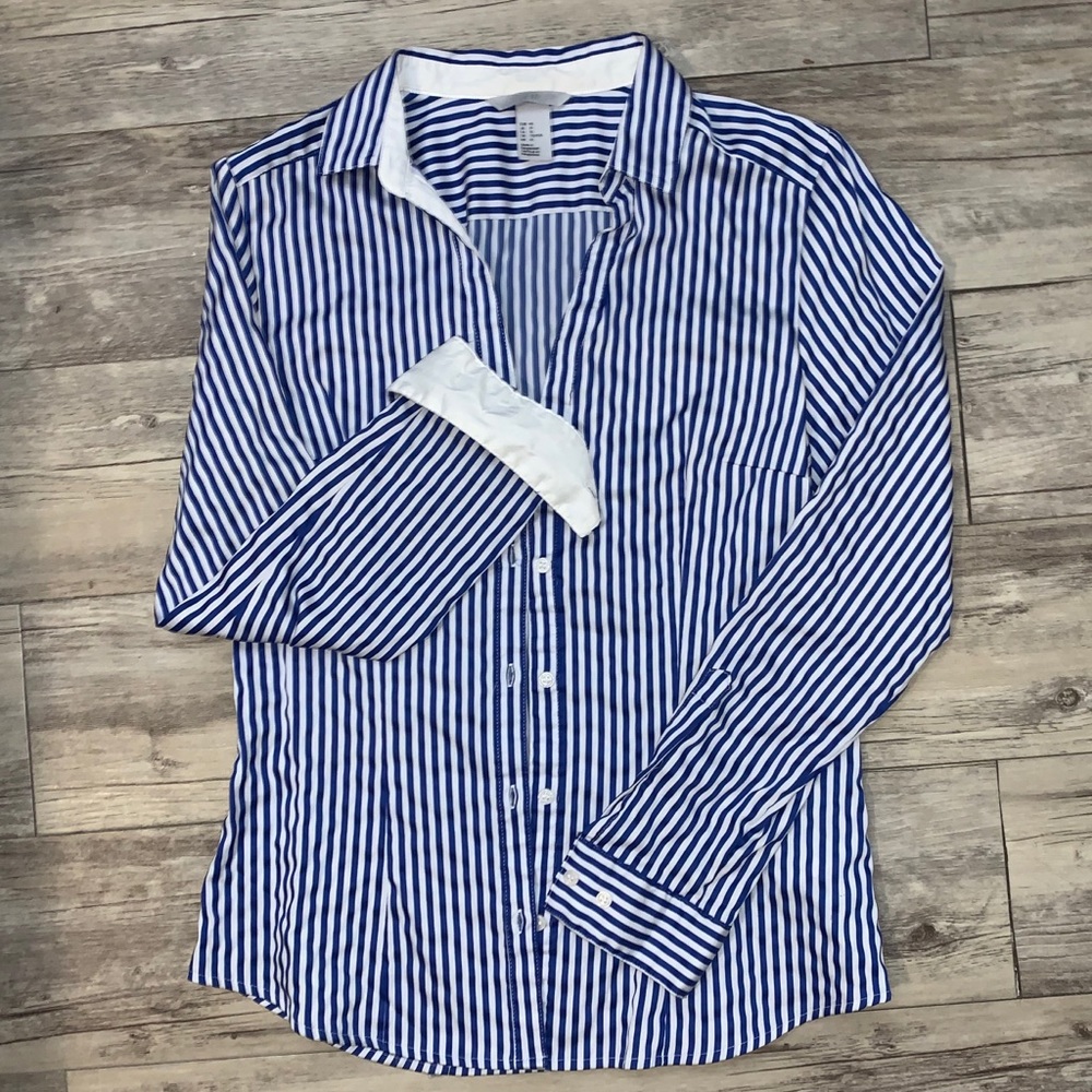 H&M Blue and white striped button up blouse